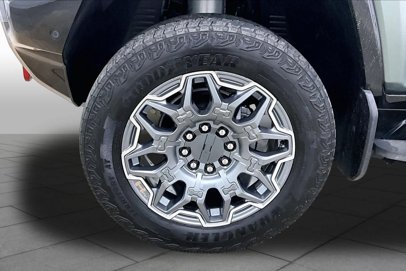 Used 2024 GMC Hummer EV 3X w/ LPO, Illumination Package AWD/4WD image 10