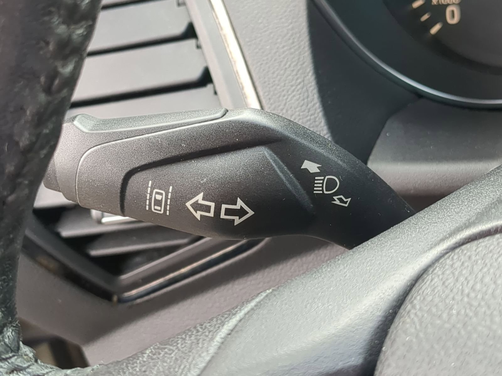 Used 2018 Ford Escape Titanium w/ Ford Safe & Smart Package image 31