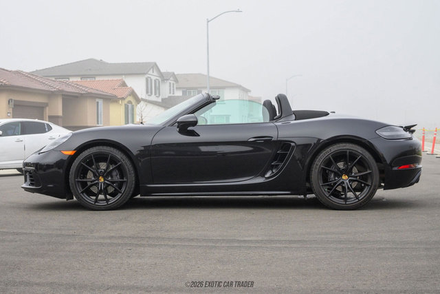 Used 2025 Porsche 718 Boxster image 3