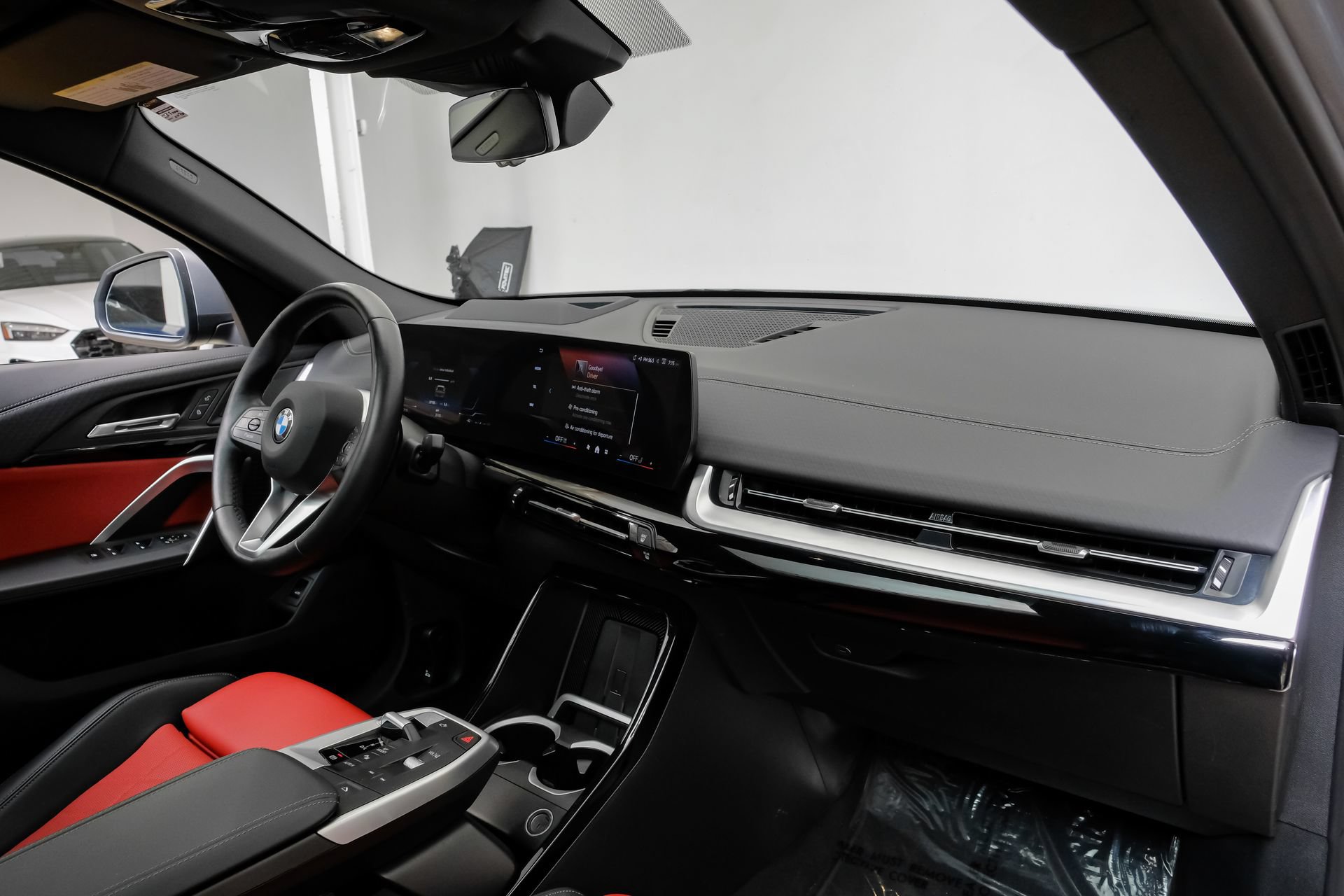 Used 2025 BMW X2 xDrive28i AWD/4WD image 17