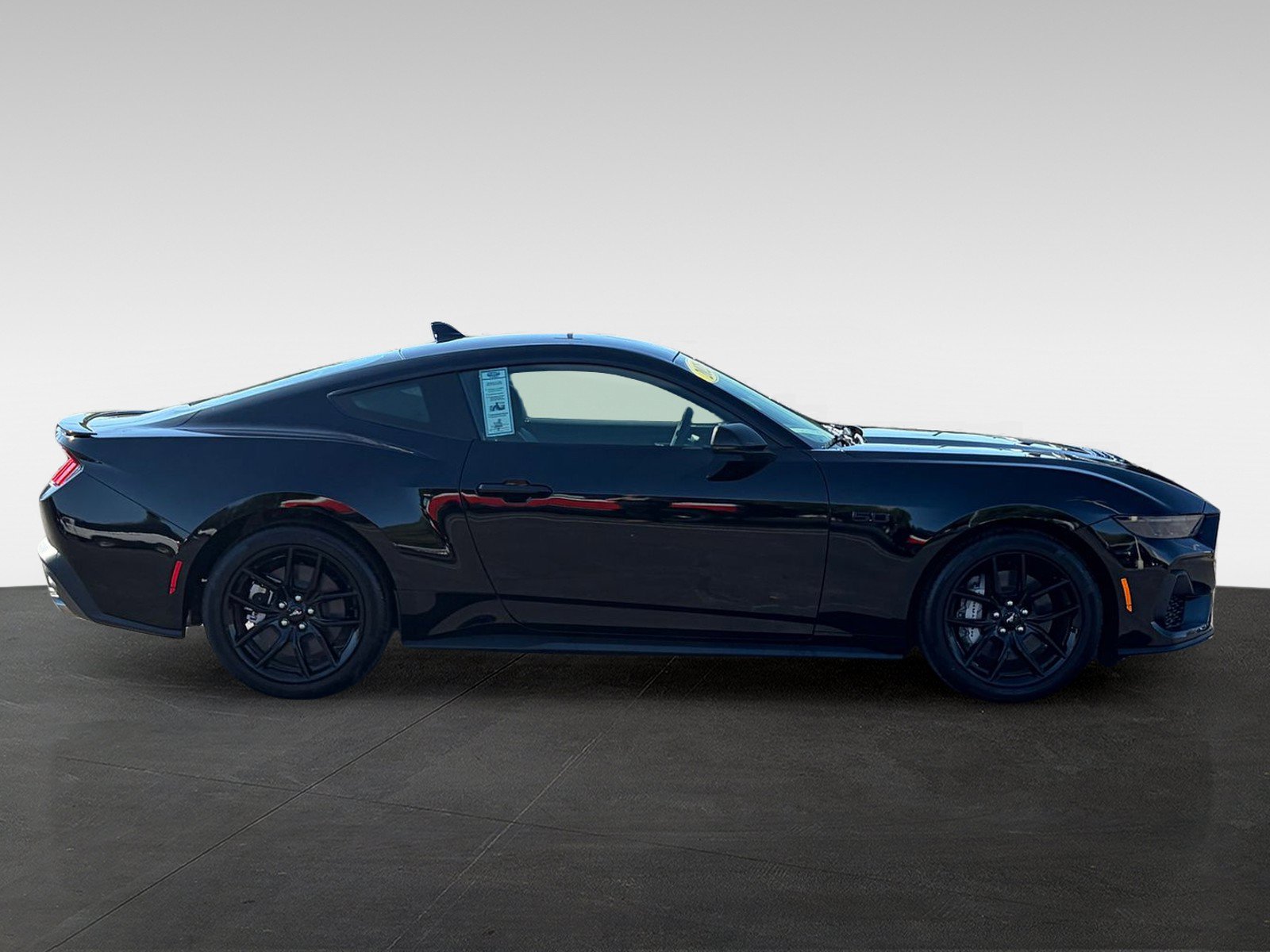 Used 2025 Ford Mustang GT Premium RWD image 4