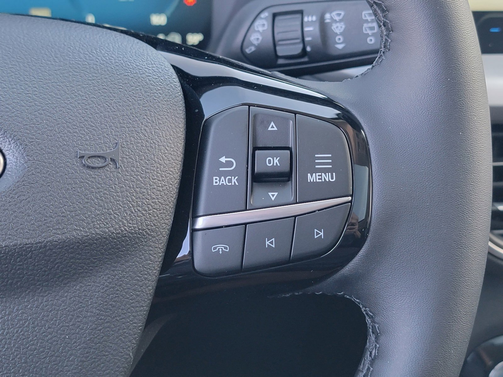 New 2024 Ford Escape SE w/ PHEV Premium Package image 26