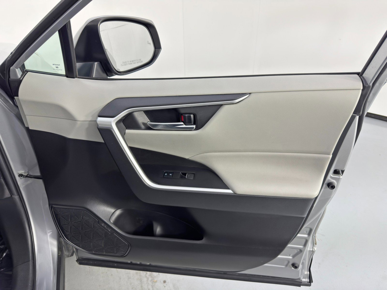 Used 2022 Toyota RAV4 XLE image 39