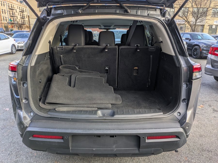 Used 2022 Nissan Pathfinder SV image 15