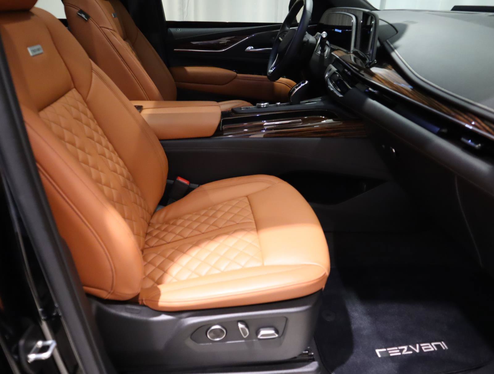 Used 2024 Cadillac Escalade Premium Luxury AWD/4WD image 14