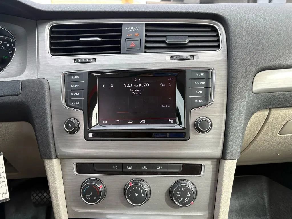 Used 2015 Volkswagen Golf S image 12