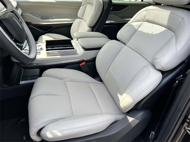 New 2025 Lincoln Navigator Reserve image 22