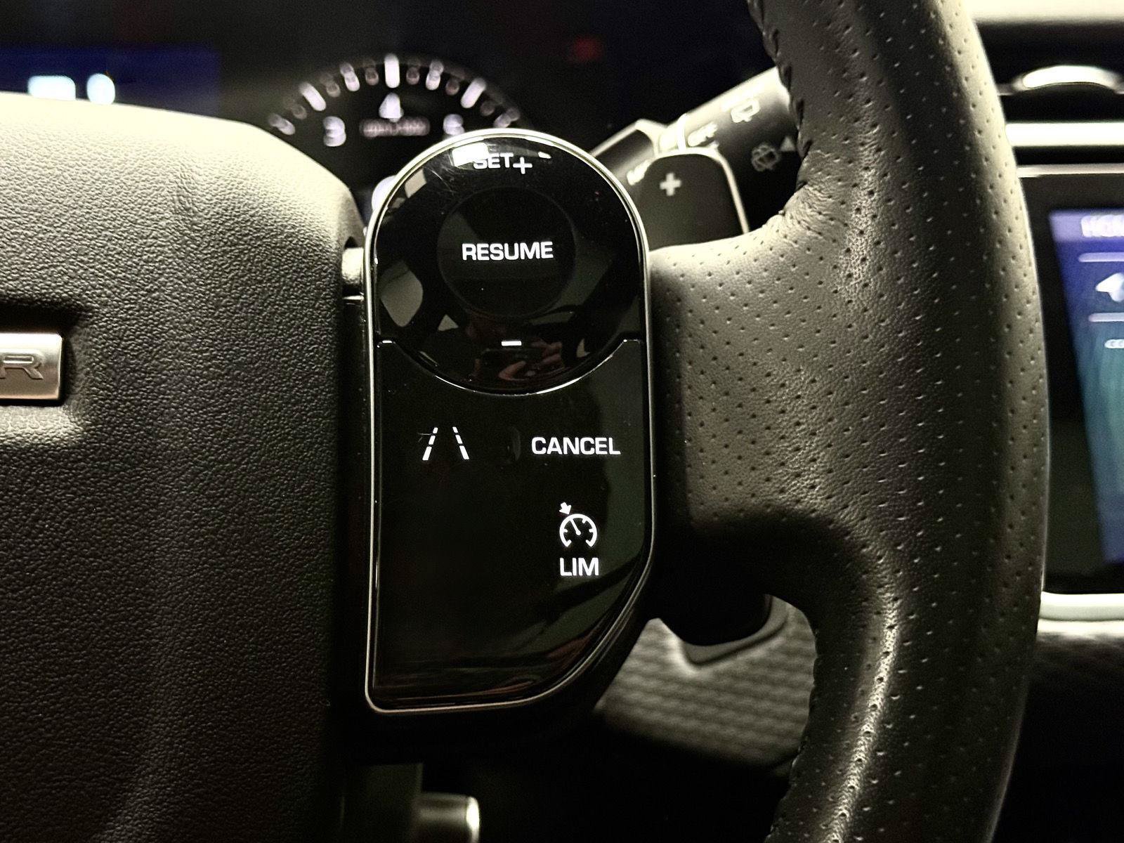 Used 2018 Land Rover Range Rover Velar S AWD/4WD image 22