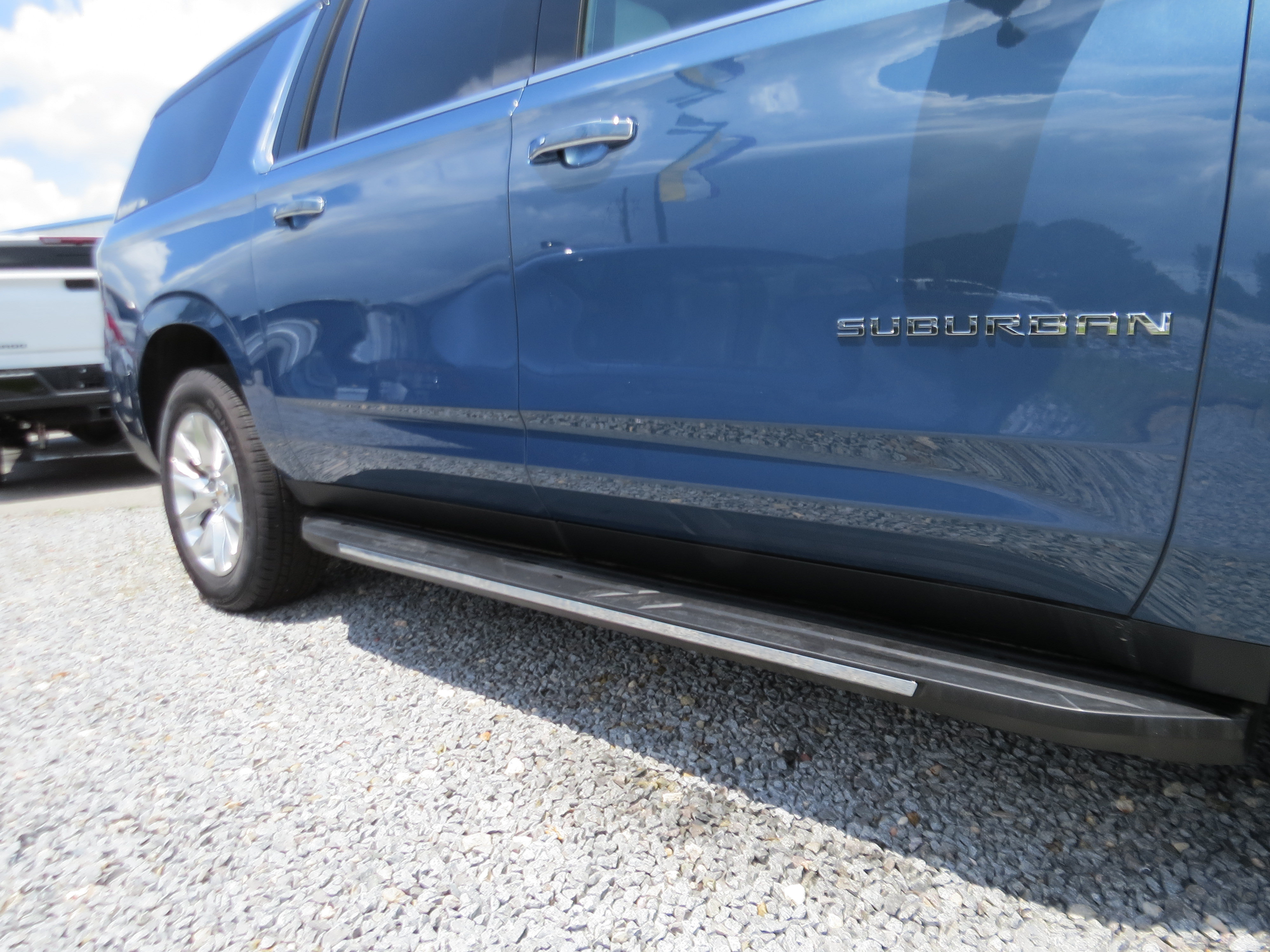 Used 2025 Chevrolet Suburban Premier AWD/4WD image 12