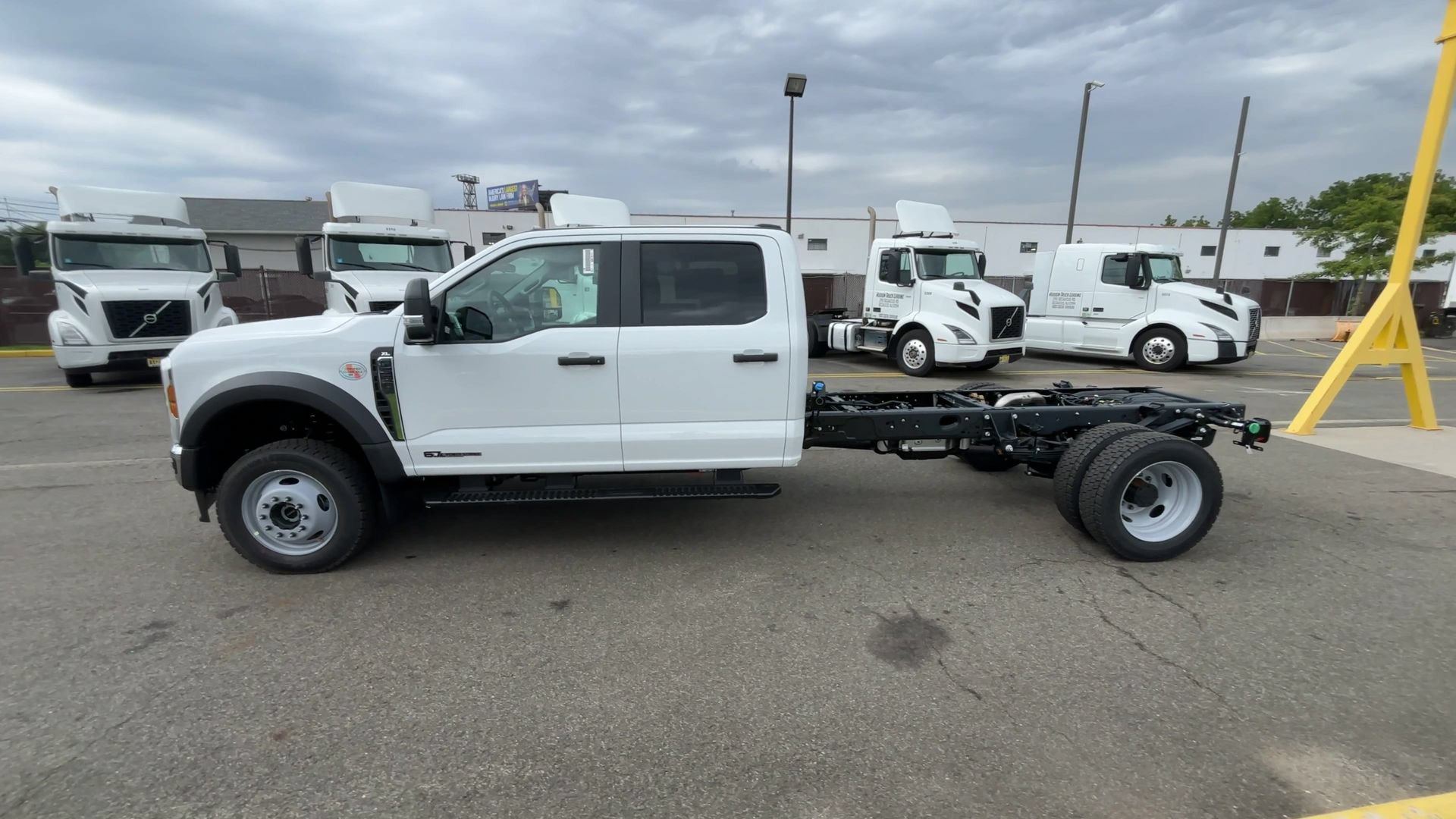 New 2026 Ford F550 4x4 Crew Cab image 5
