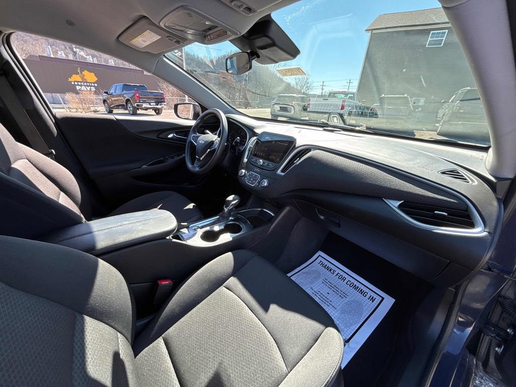 Used 2025 Chevrolet Malibu LT image 26