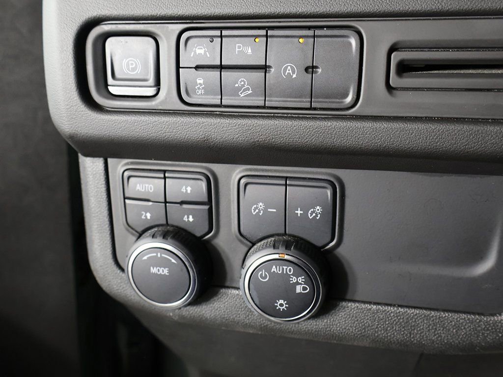 Used 2023 Chevrolet Suburban Premier AWD/4WD image 42