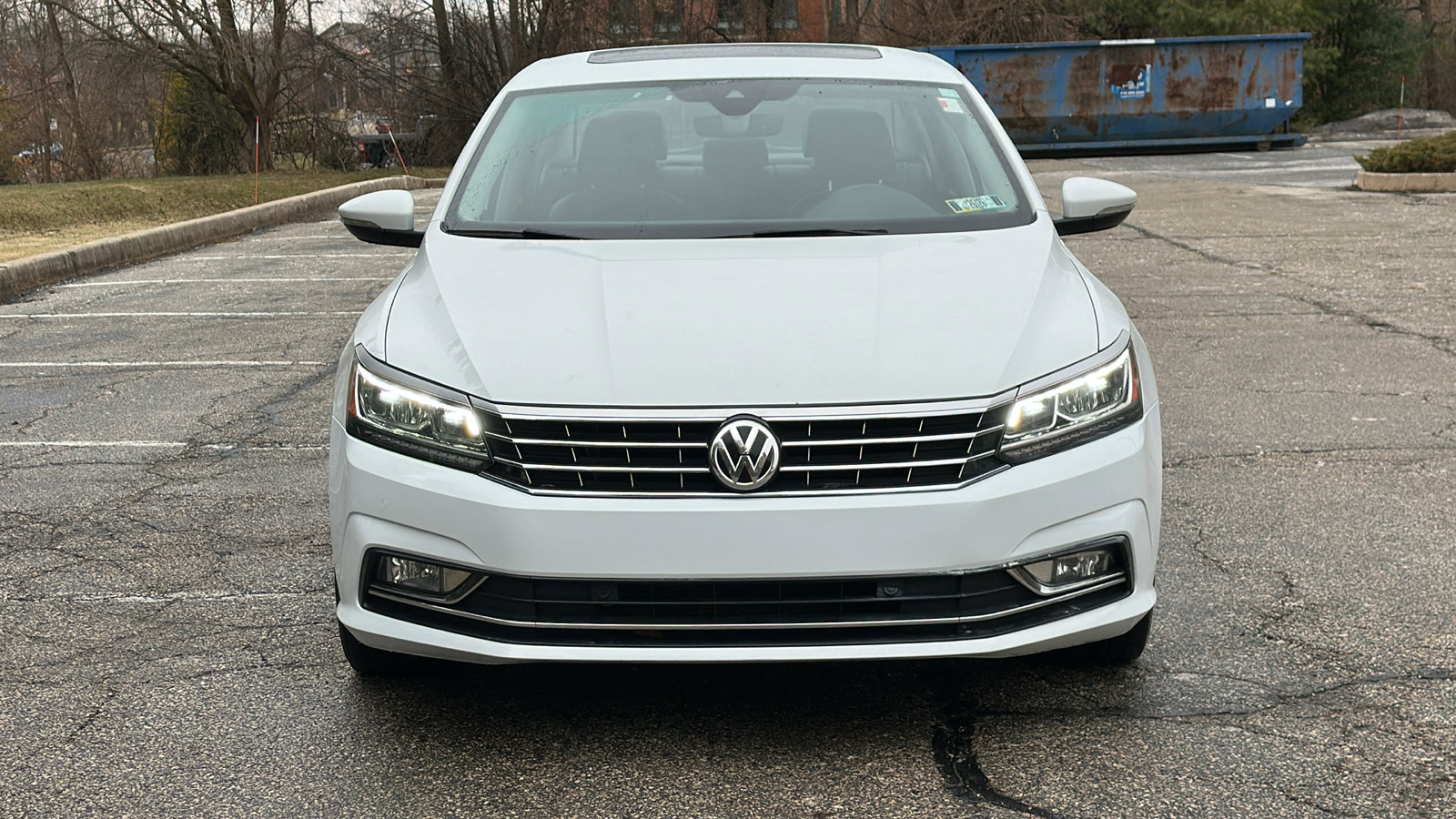 Used 2018 Volkswagen Passat 2.0T SEL Premium FWD image 3