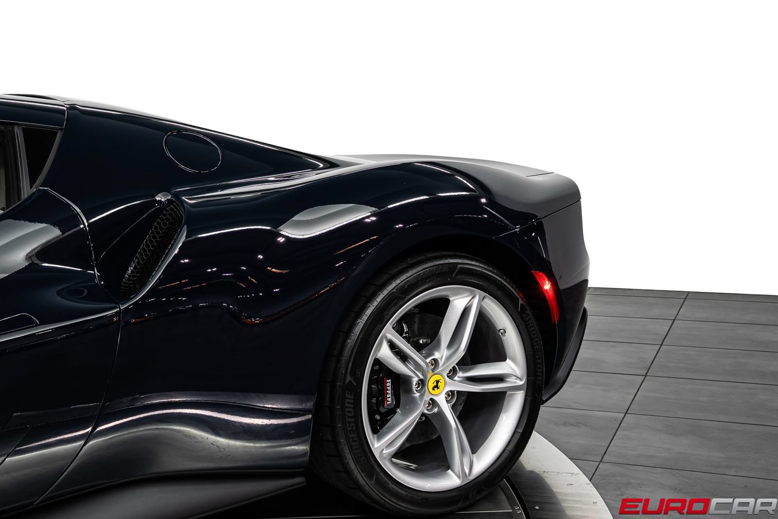 Used 2023 Ferrari 296 GTB RWD image 16
