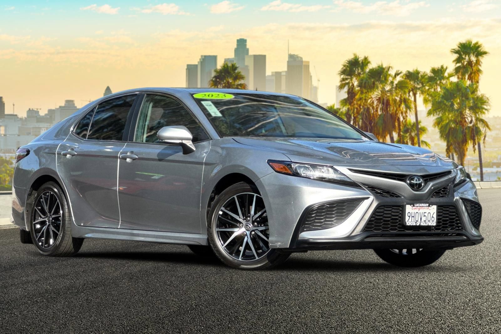 Used 2023 Toyota Camry SE FWD image 2