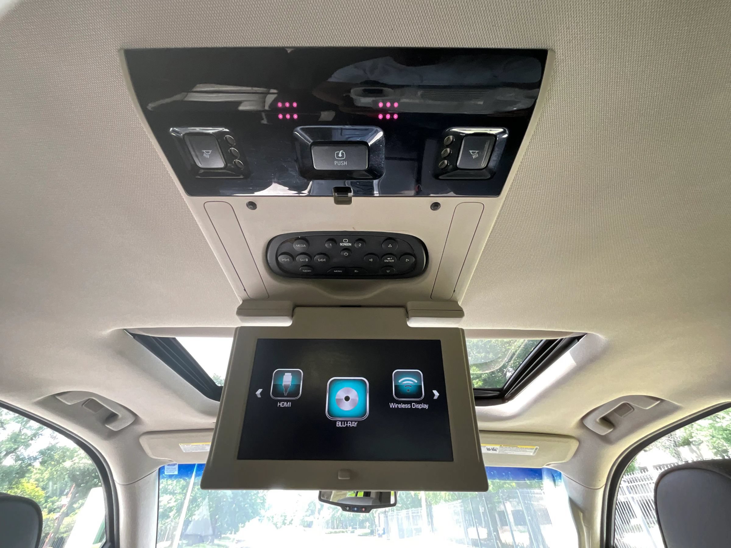 Used 2020 GMC Yukon Denali w/ Open Road Package RWD image 21