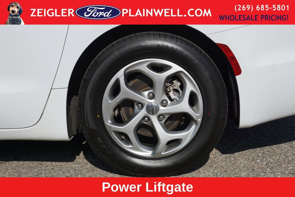 Used 2024 Chrysler Pacifica Limited FWD image 9