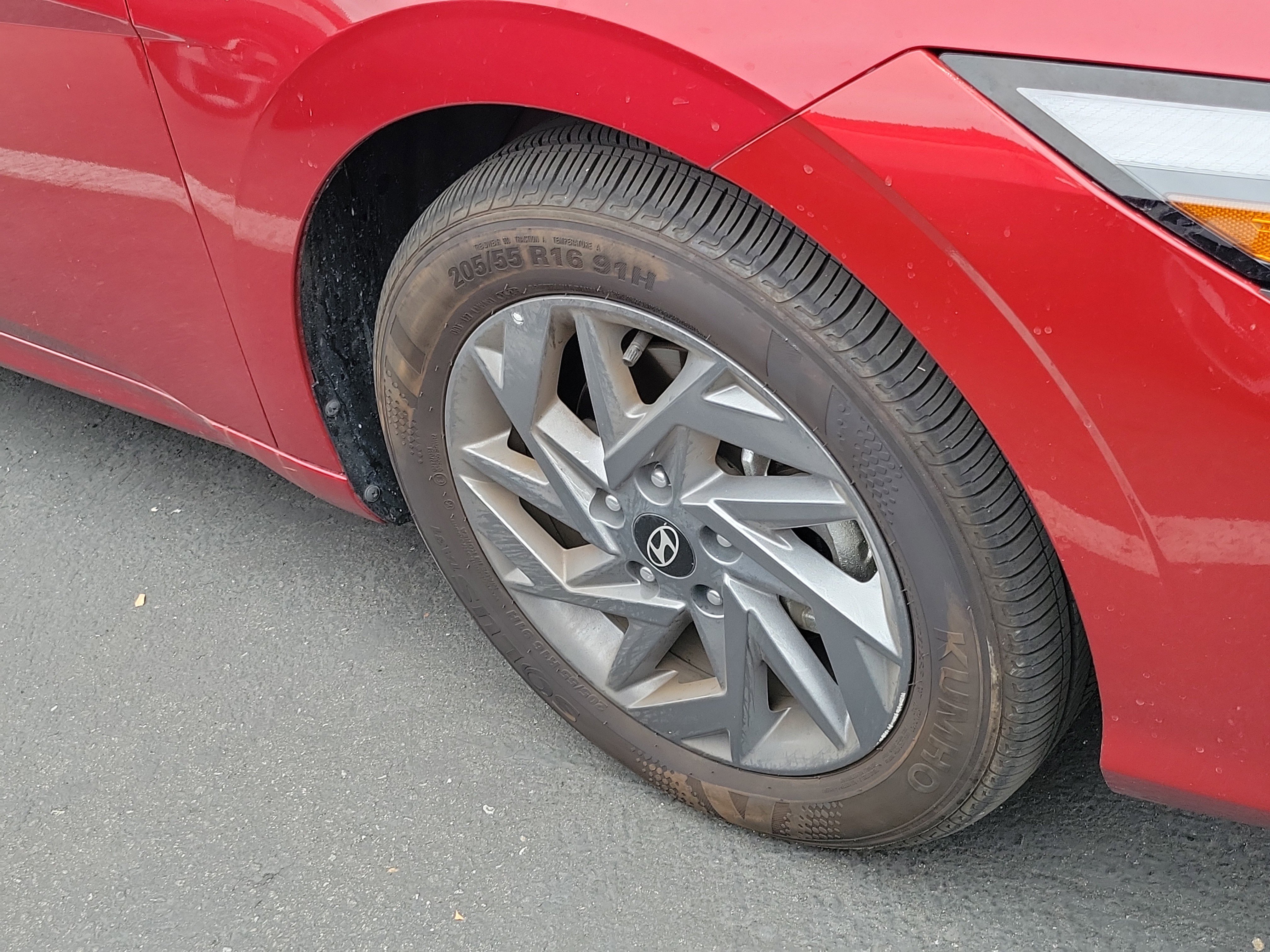 Used 2025 Hyundai Elantra Hybrid FWD image 4
