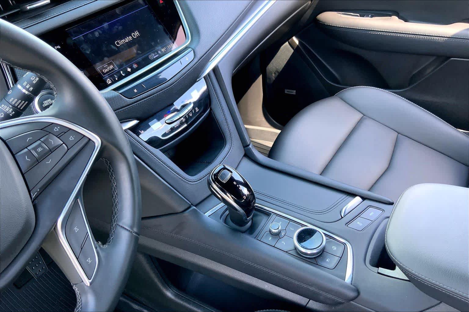 Used 2025 Cadillac XT5 Luxury w/ LPO, Floor Liner Package FWD image 16