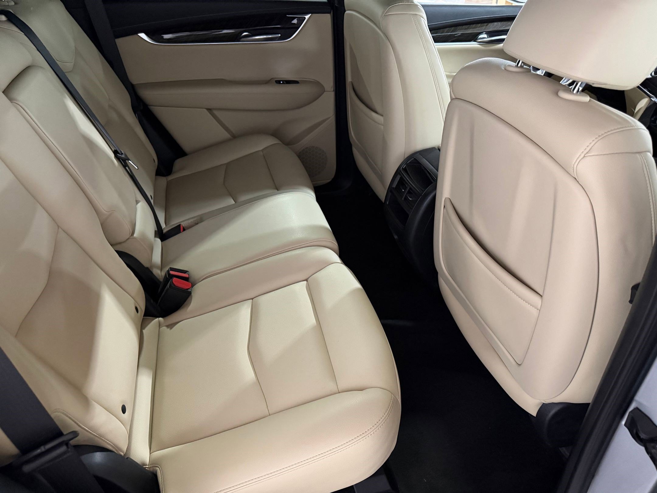 Used 2018 Cadillac XT5 FWD image 38