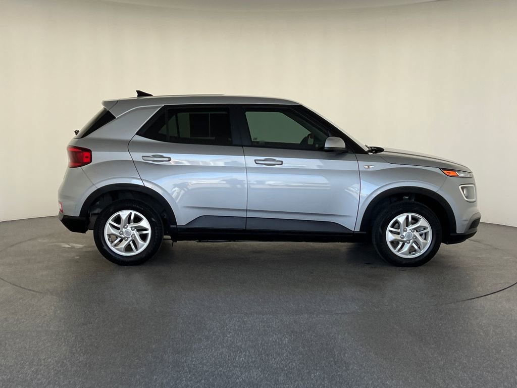 Used 2021 Hyundai Venue SE video 2