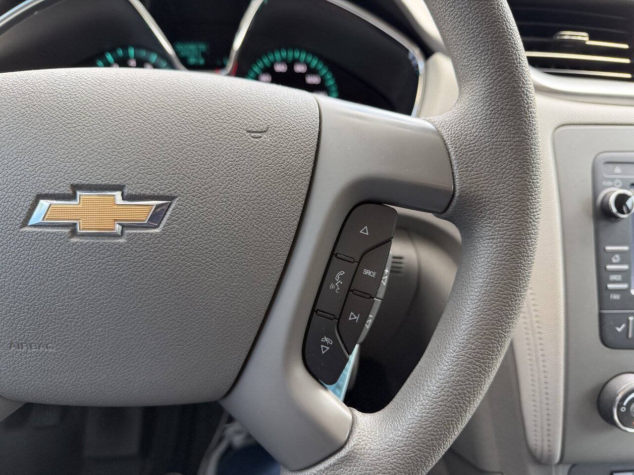 Used 2016 Chevrolet Traverse LS FWD image 17