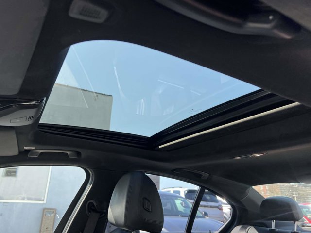 Used 2020 BMW 330i xDrive Sedan w/ Convenience Package image 19