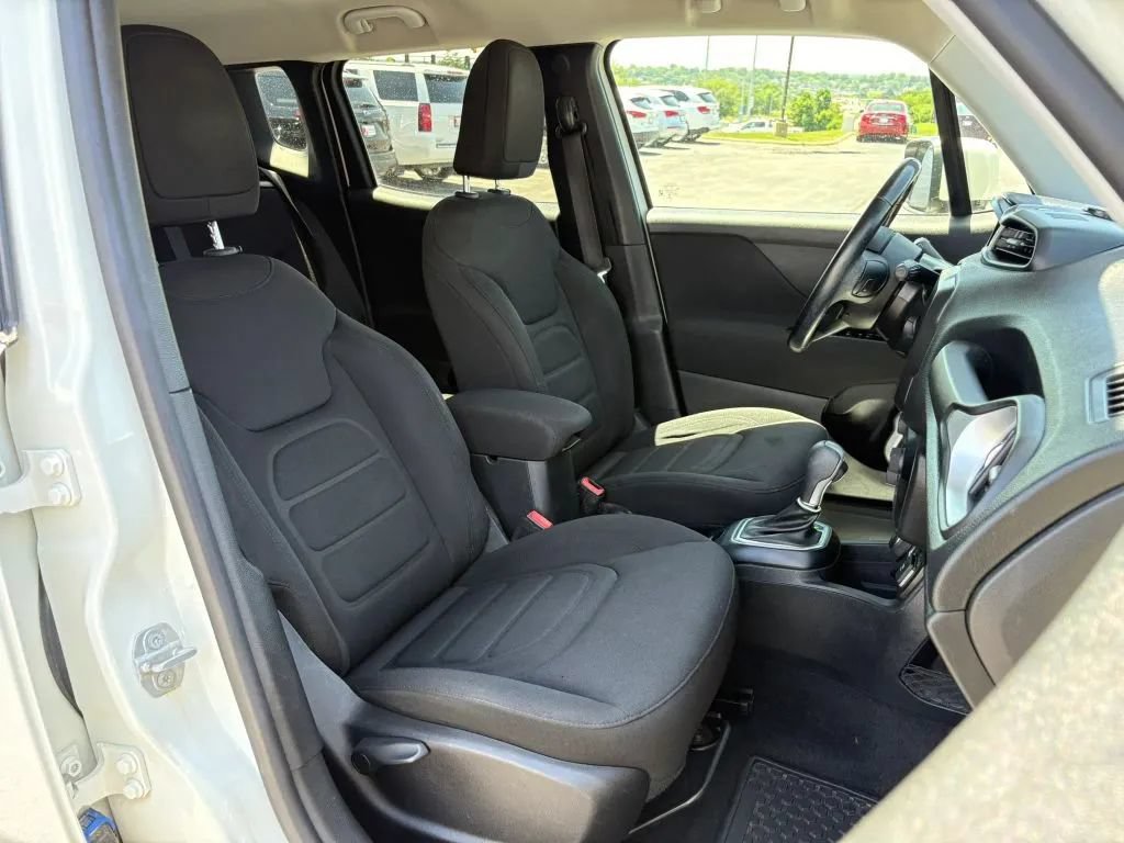 Used 2019 Jeep Renegade Latitude w/ Cold Weather Group AWD/4WD image 15
