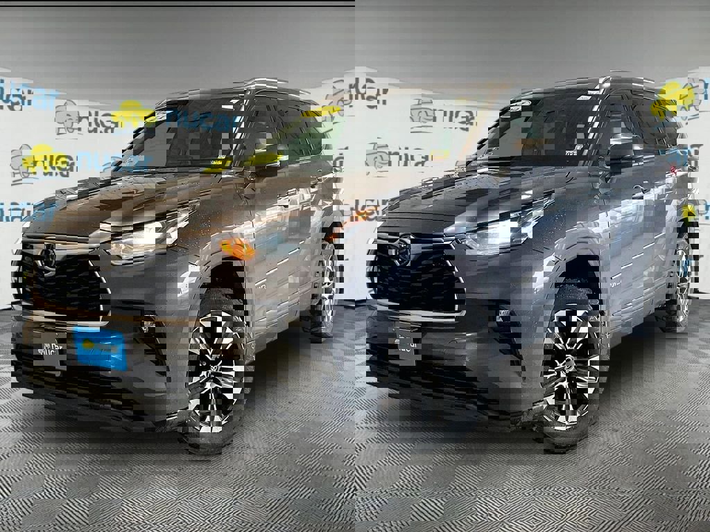 Used 2021 Toyota Highlander XLE image 3