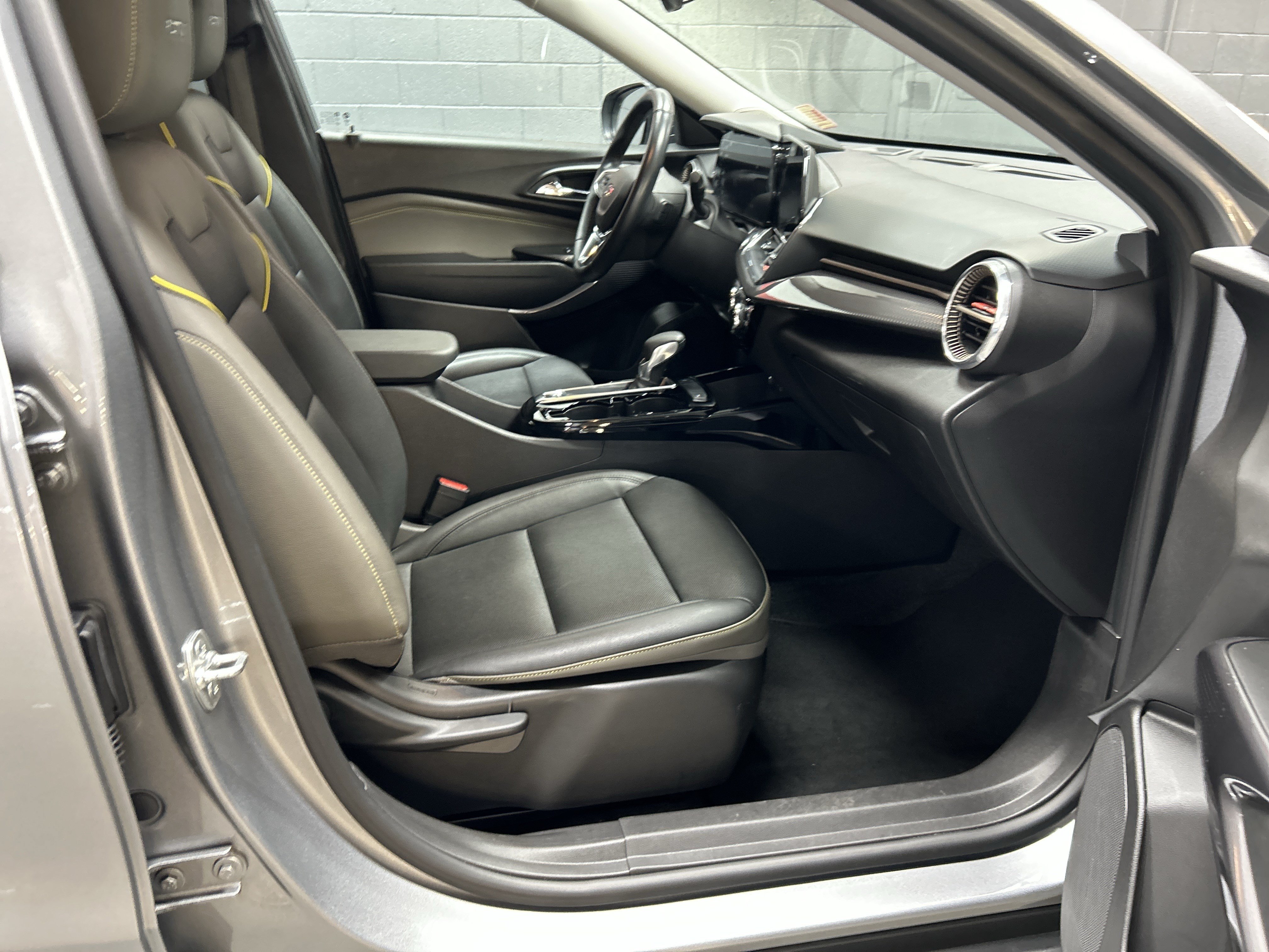 Used 2025 Chevrolet Trax ACTIV w/ Driver Confidence Package FWD image 17