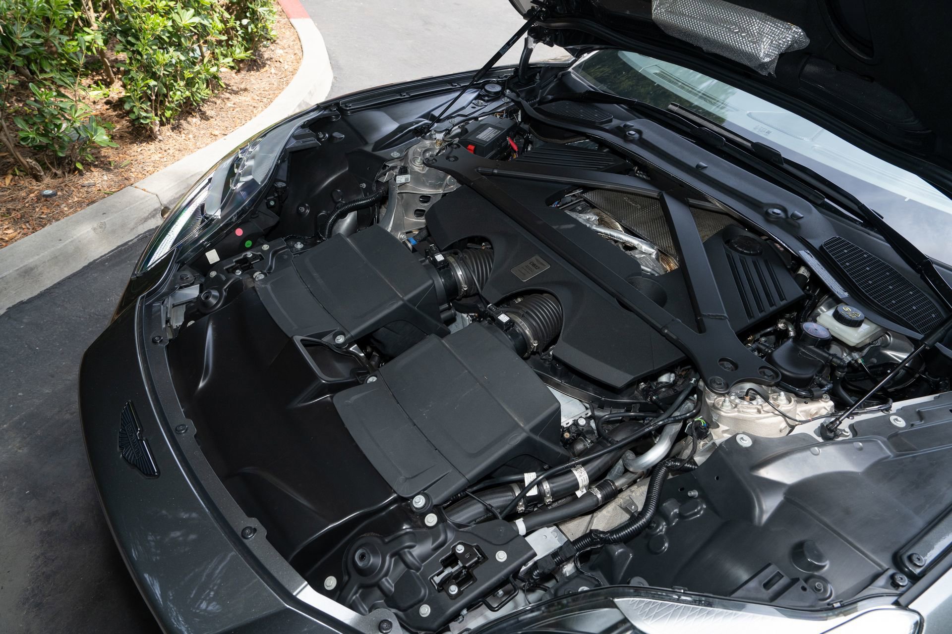 Used 2024 Aston Martin DB12 Coupe image 23