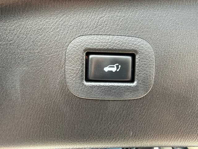 Used 2014 INFINITI QX80 4WD w/ Deluxe Touring Package image 16