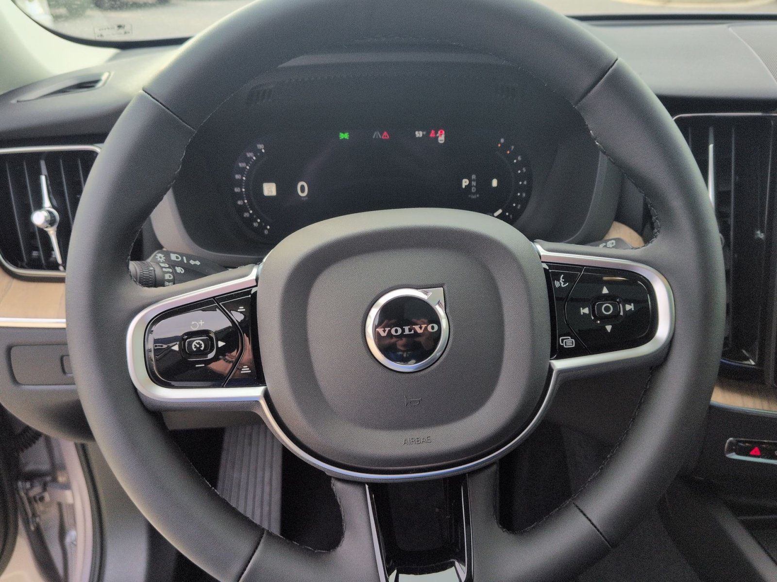 New 2026 Volvo XC60 B5 Plus w/ Protection Package Premier AWD/4WD image 24