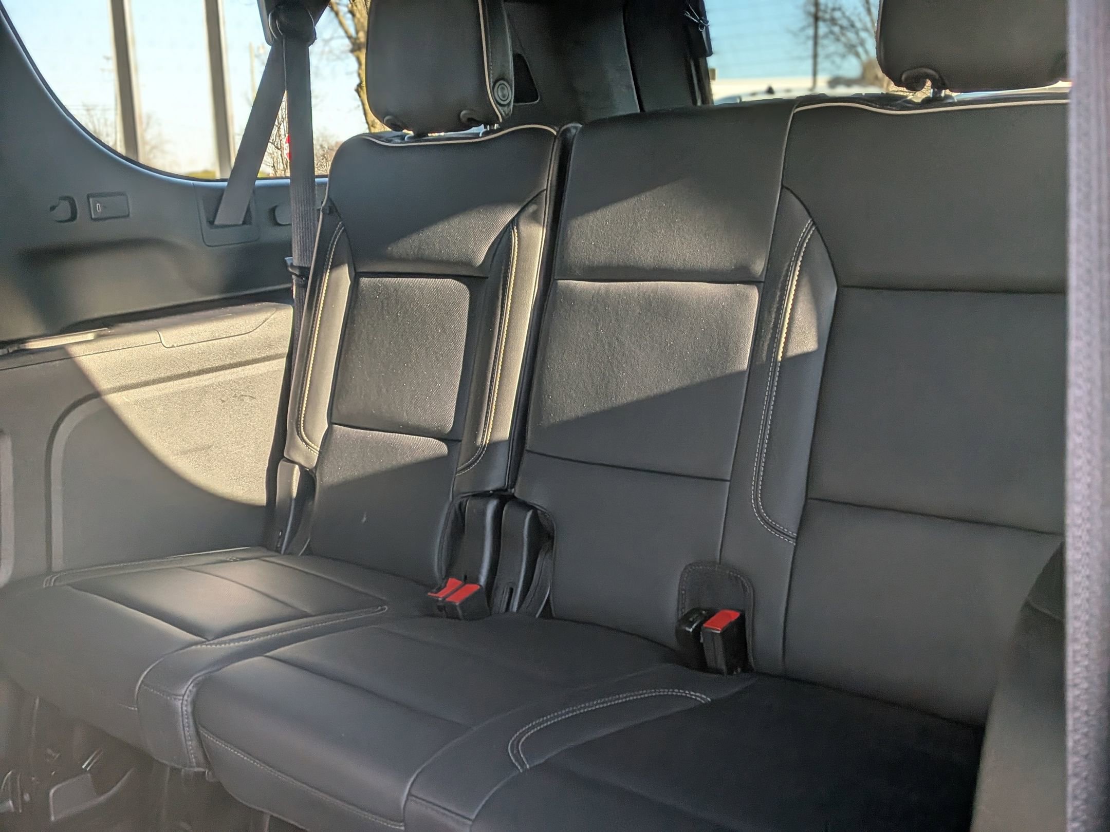 Used 2024 Chevrolet Suburban Premier image 34