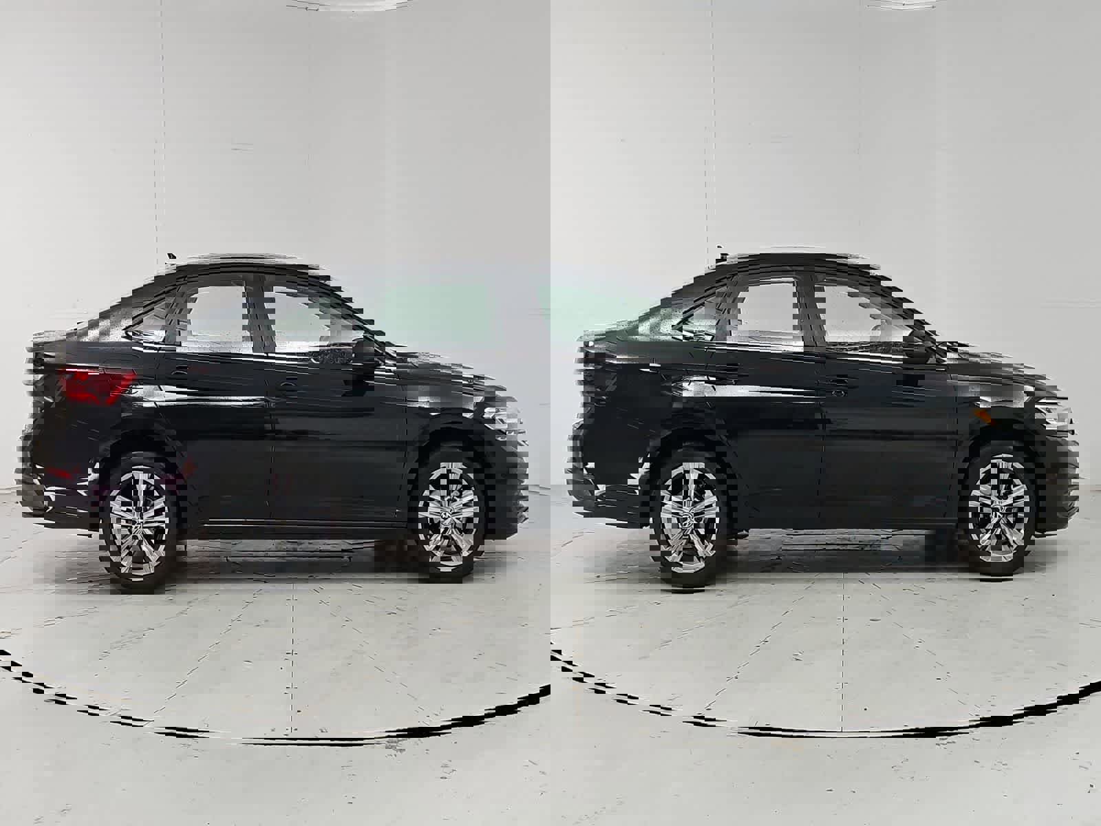 Certified 2024 Volkswagen Jetta SE image 7