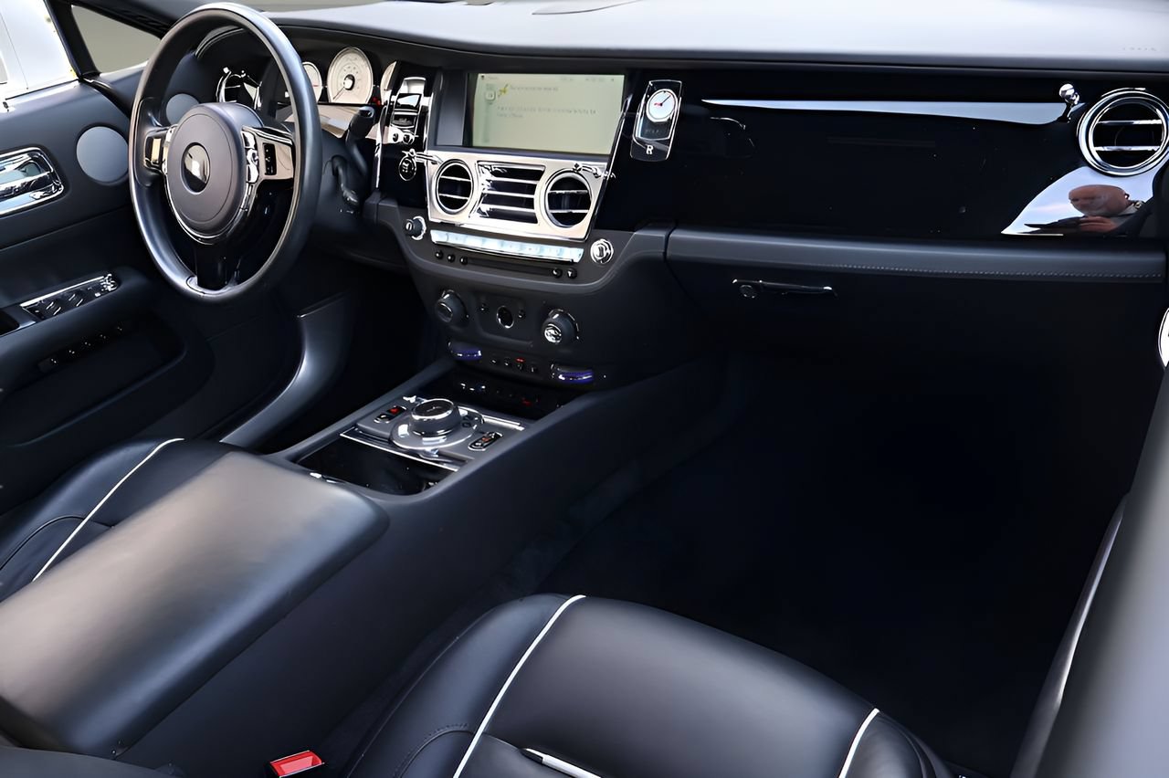 Certified 2017 Rolls-Royce Wraith RWD image 21