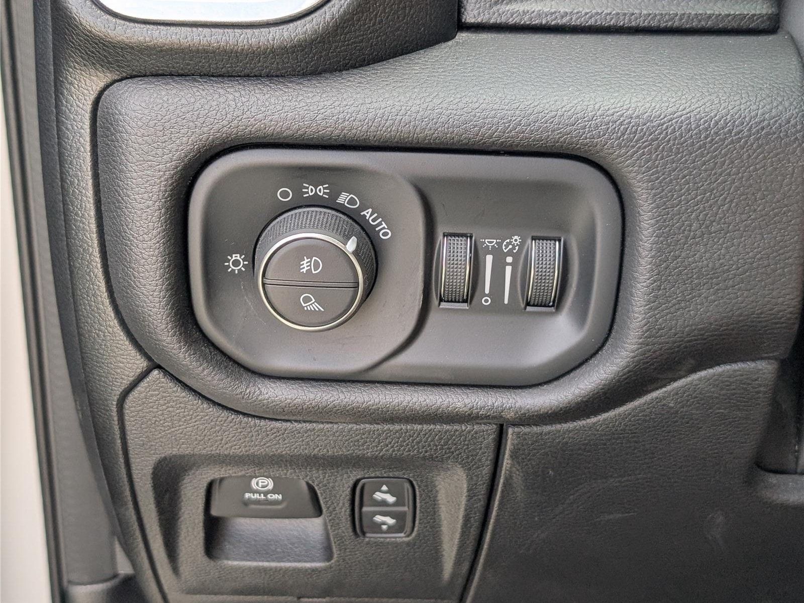 Used 2023 RAM 1500 Laramie AWD/4WD image 23