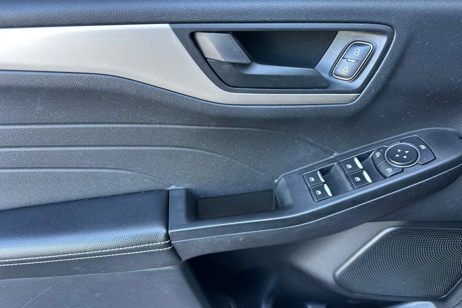 Used 2022 Ford Escape SE w/ SE Sport Appearance Package FWD image 7