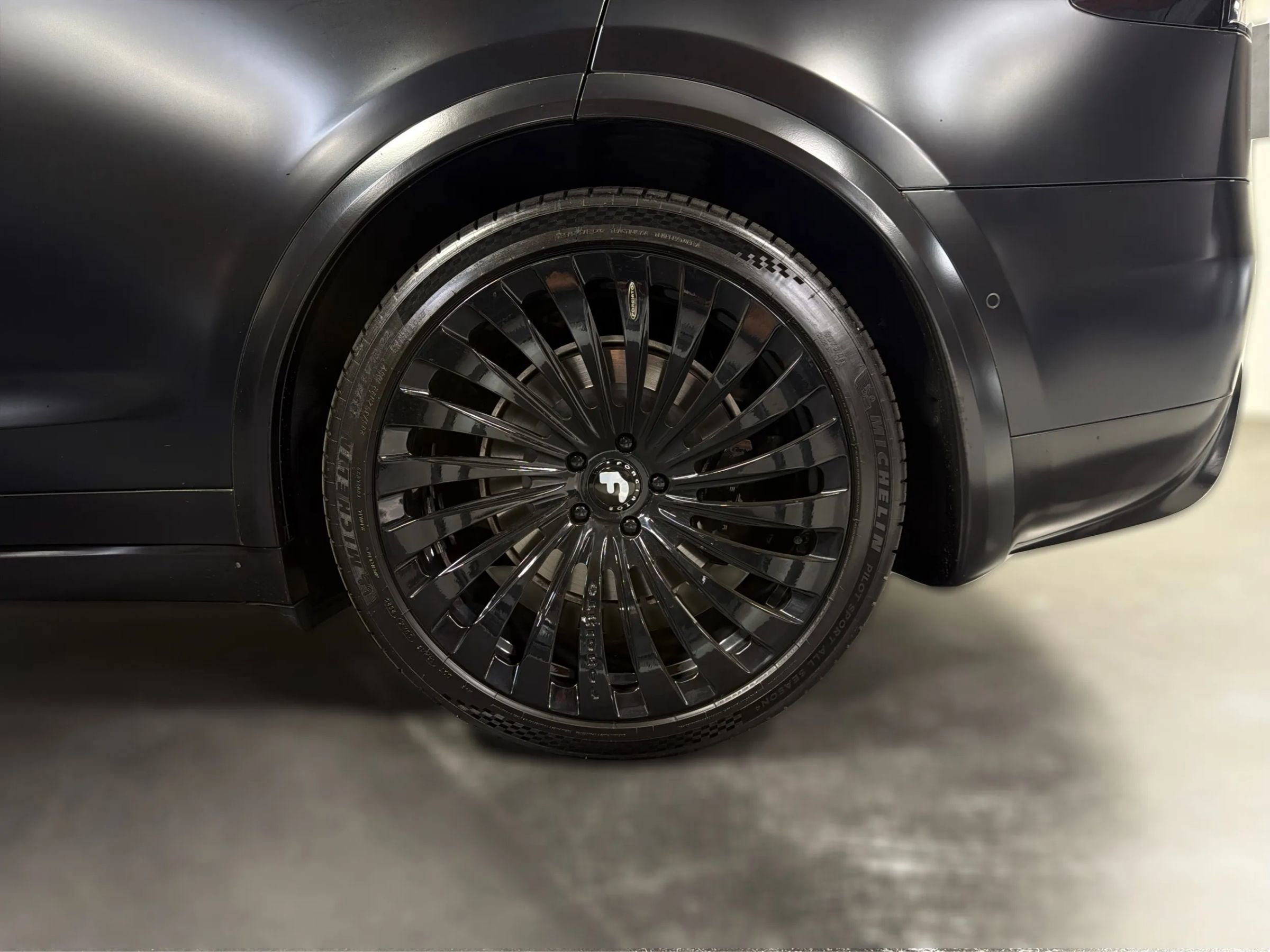 Used 2022 Tesla Model X Plaid image 22