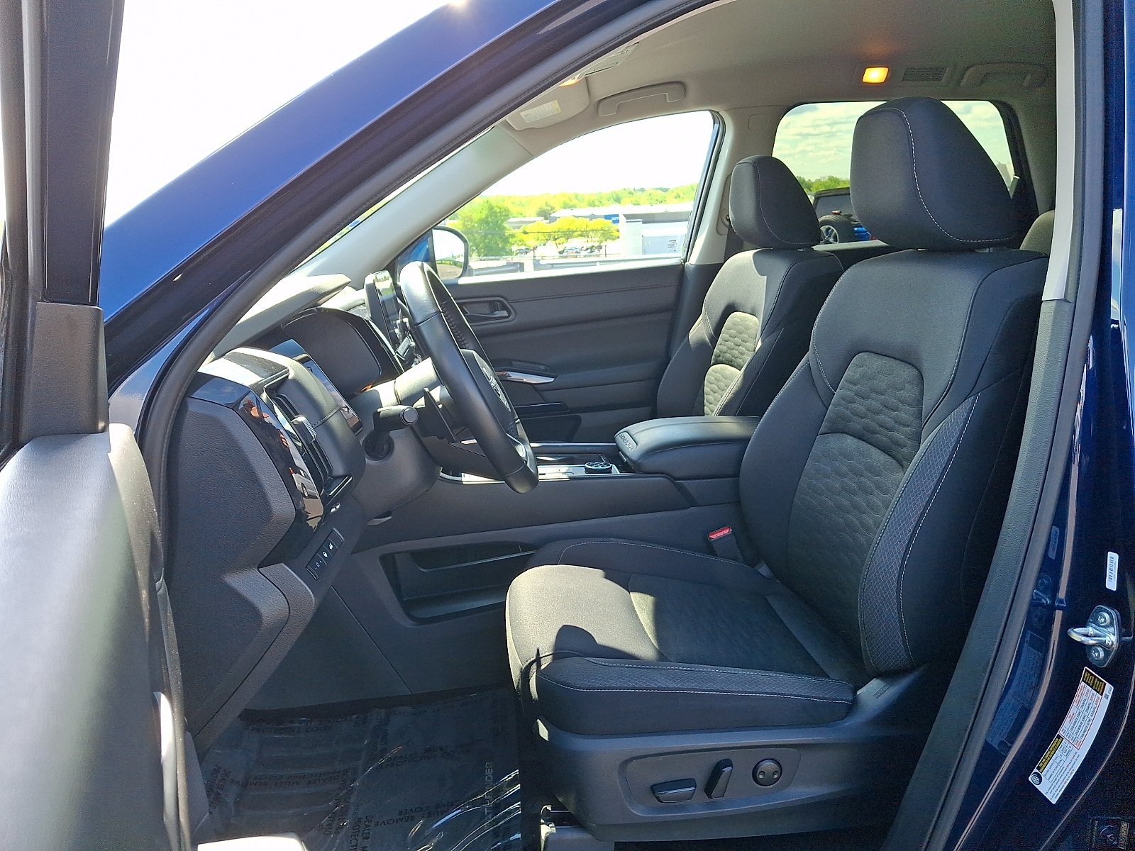 Used 2025 Nissan Pathfinder SV AWD/4WD image 14