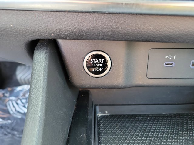 Used 2023 Nissan Rogue SV image 32