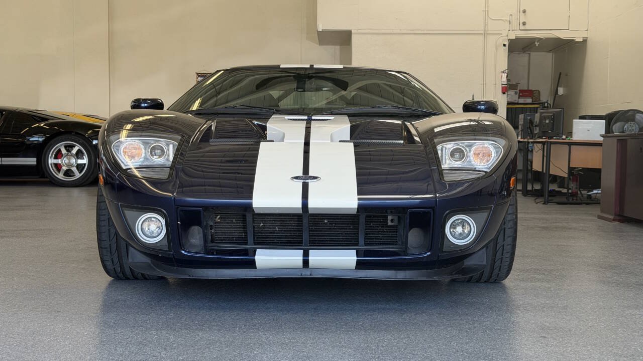 Used 2006 Ford GT RWD image 2