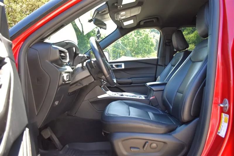 Used 2020 Ford Explorer XLT w/ Equipment Group 202A AWD/4WD image 10