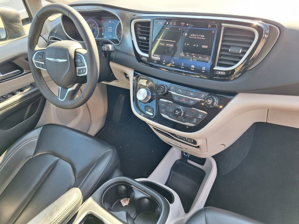 Used 2023 Chrysler Pacifica Touring-L image 25