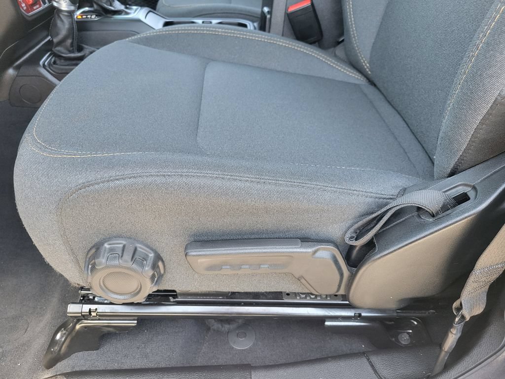 Used 2025 Jeep Wrangler Unlimited Sport AWD/4WD image 16