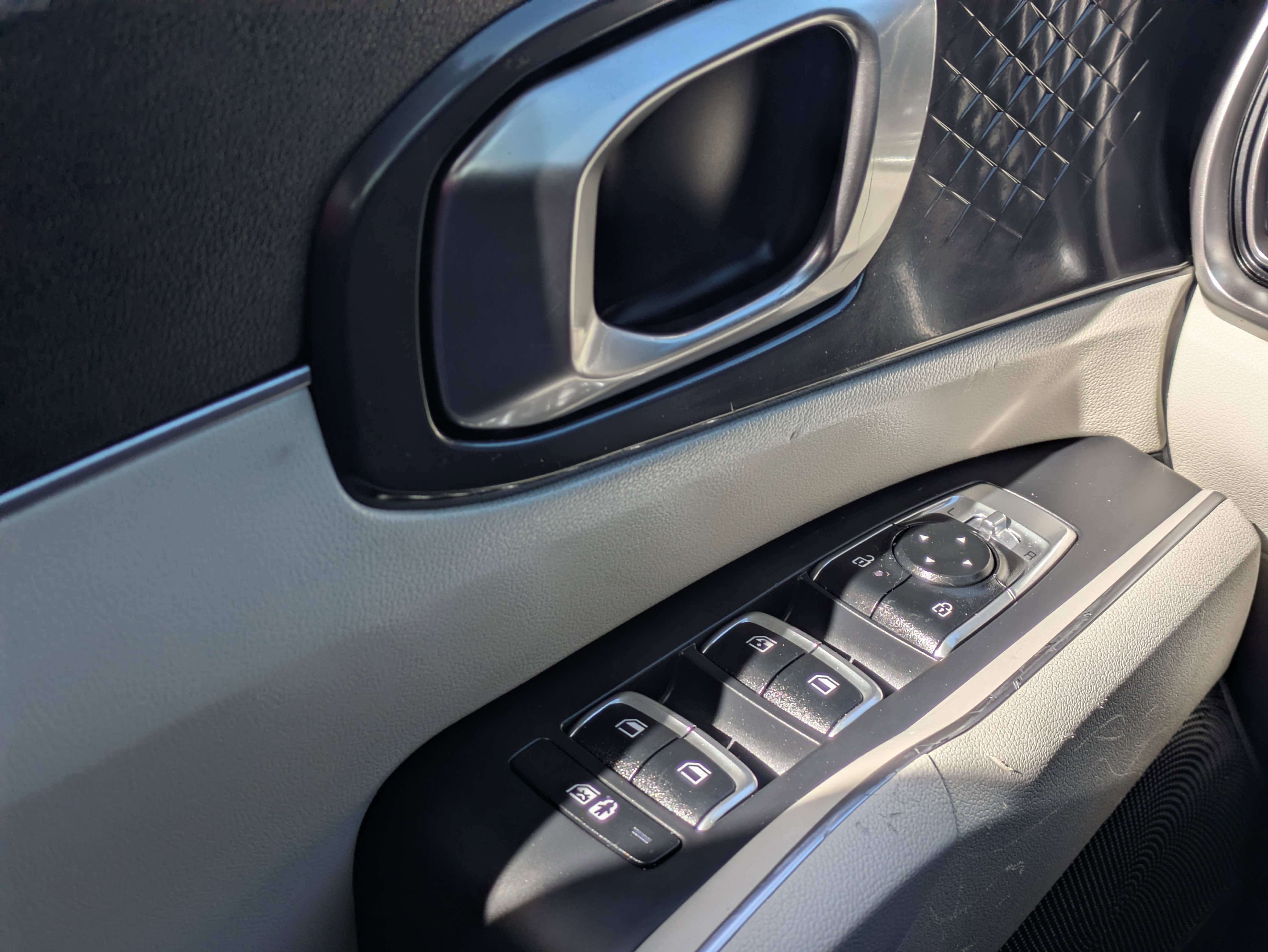 Certified 2025 Kia Sorento S image 28