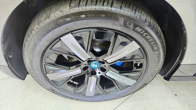 Used 2024 BMW iX xDrive50 w/ Premium Package image 58