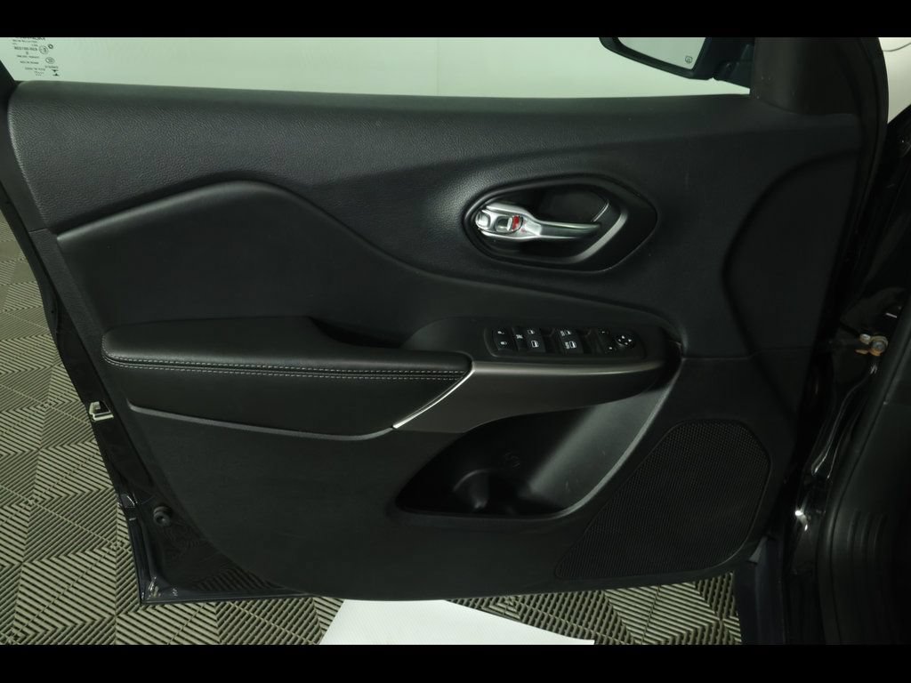 Used 2022 Jeep Cherokee Latitude Lux AWD/4WD image 22