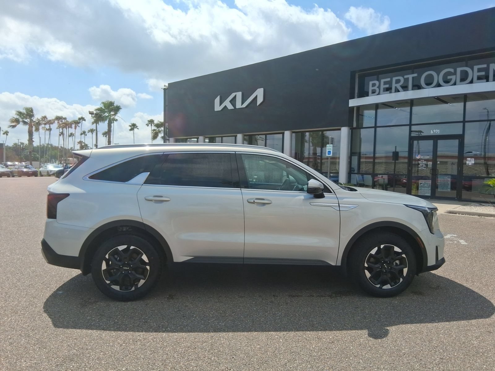 New 2026 Kia Sorento S w/ S Panoramic Sunroof Package FWD image 3