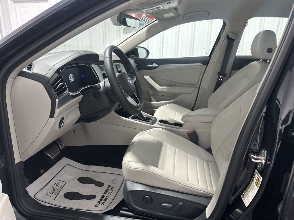 Used 2022 Volkswagen Jetta SE image 12